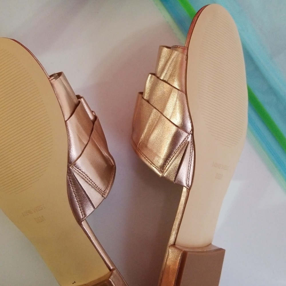Open toe flats - Picture 3 of 3